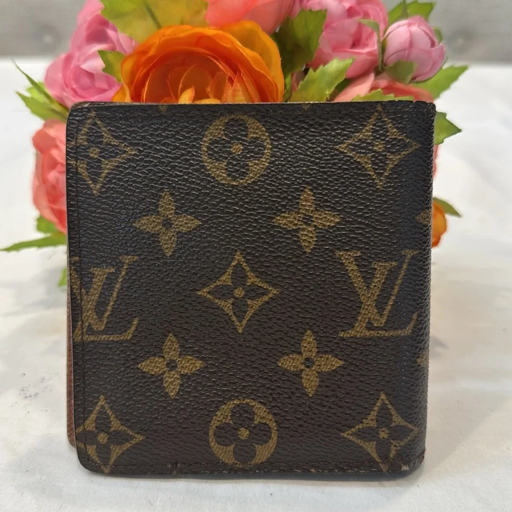 Authentic Louis Vuitton men’s wallet - Picture 2 of 12